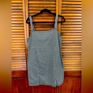 Short black and white gingham dress